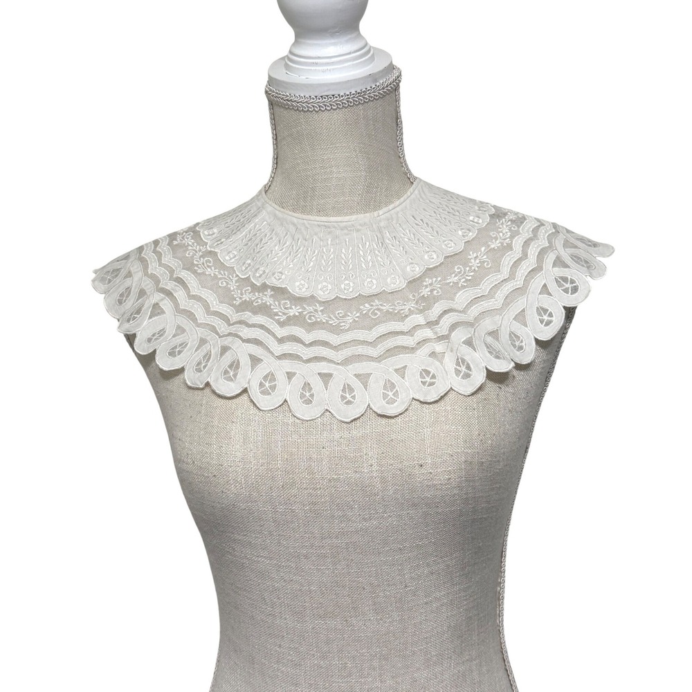 Vintage Collectif Lace Collar Floral Embroidery